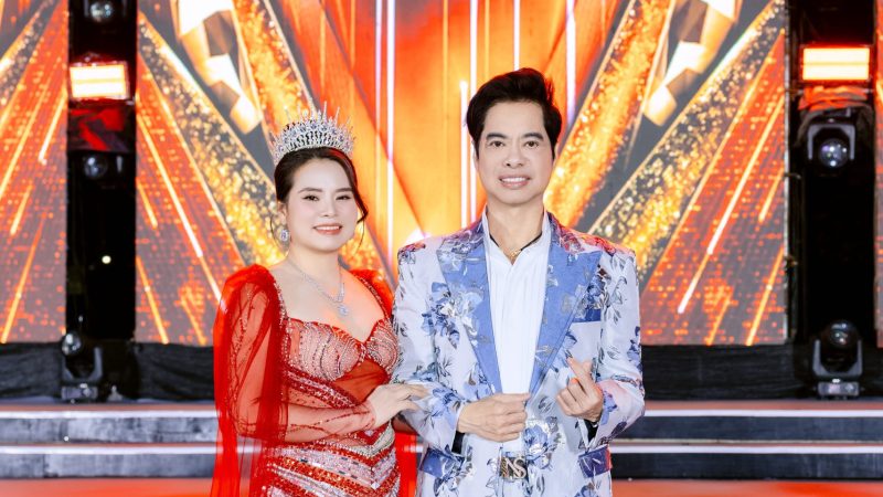 Diện đầm đỏ quyền lực, Á hậu Phạm Thị Hiền tỏa sáng tại đêm Chung kết Hoa hậu Doanh nhân Việt Nam 2026