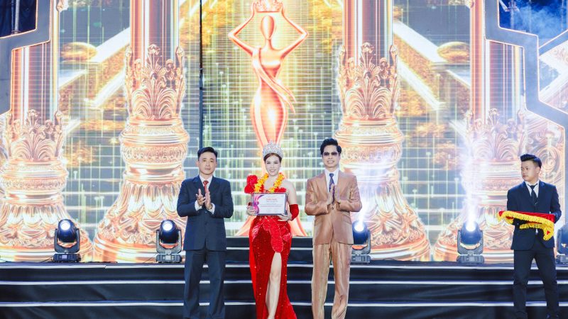 Nhan sắc Á hậu Tuyết Lan nổi bật tại Chung kết Hoa hậu Doanh nhân Hương sắc Việt Nam 2026