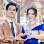Hoa hậu An Võ nhận bằng vinh danh từ danh ca Ngọc Sơn tại Hoa hậu Doanh nhân Hương sắc Việt Nam 2026