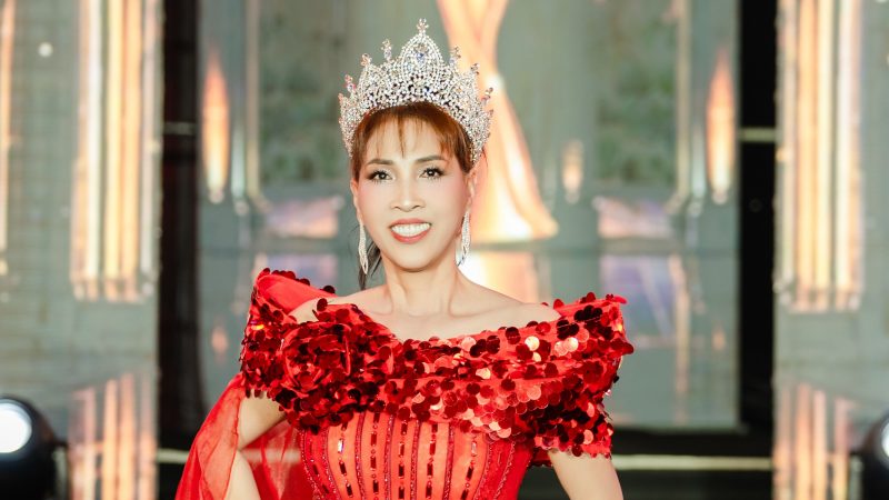 Á hậu Nguyễn Thị Hằng khoe nhan sắc “không tuổi” trên ghế thẩm định tại Hoa hậu Doanh nhân Hương sắc Việt Nam 2026